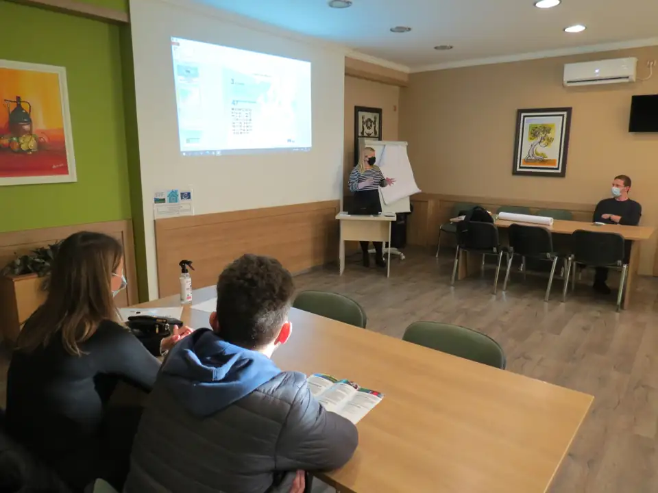 Youth Support in Mitigating the COVID-19 Crisis — Volunteer Training — activity photograph