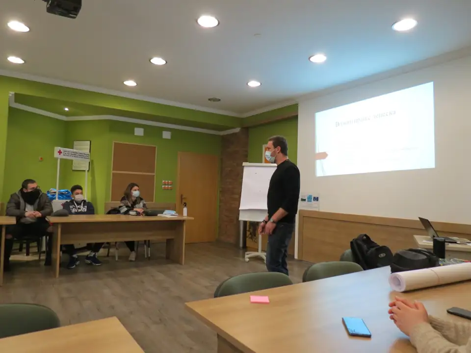 Youth Support in Mitigating the COVID-19 Crisis — Volunteer Training — activity photograph
